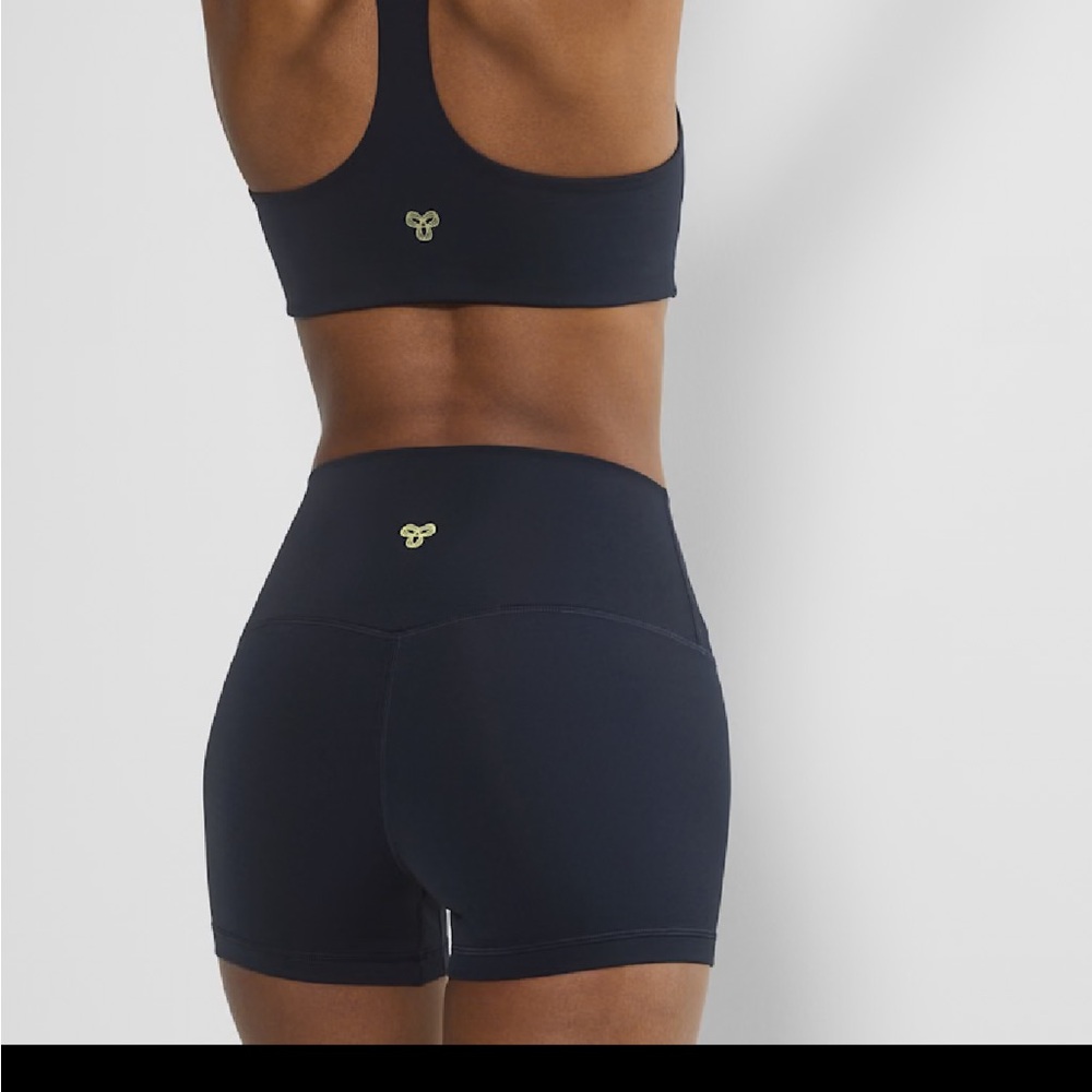 Aritzia TNAction Green Buttersoft Spandex Shorts